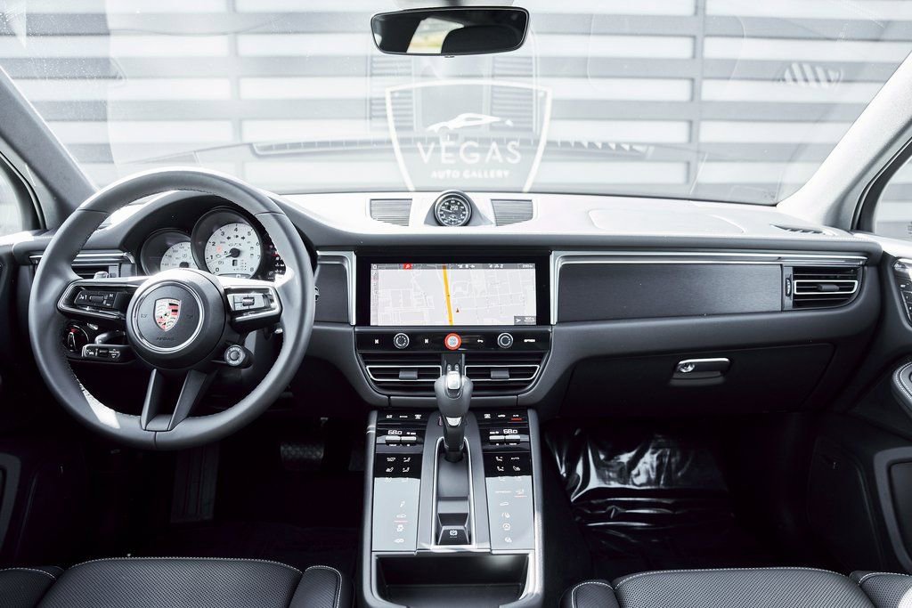 Used 2025 Porsche Macan GTS image 52