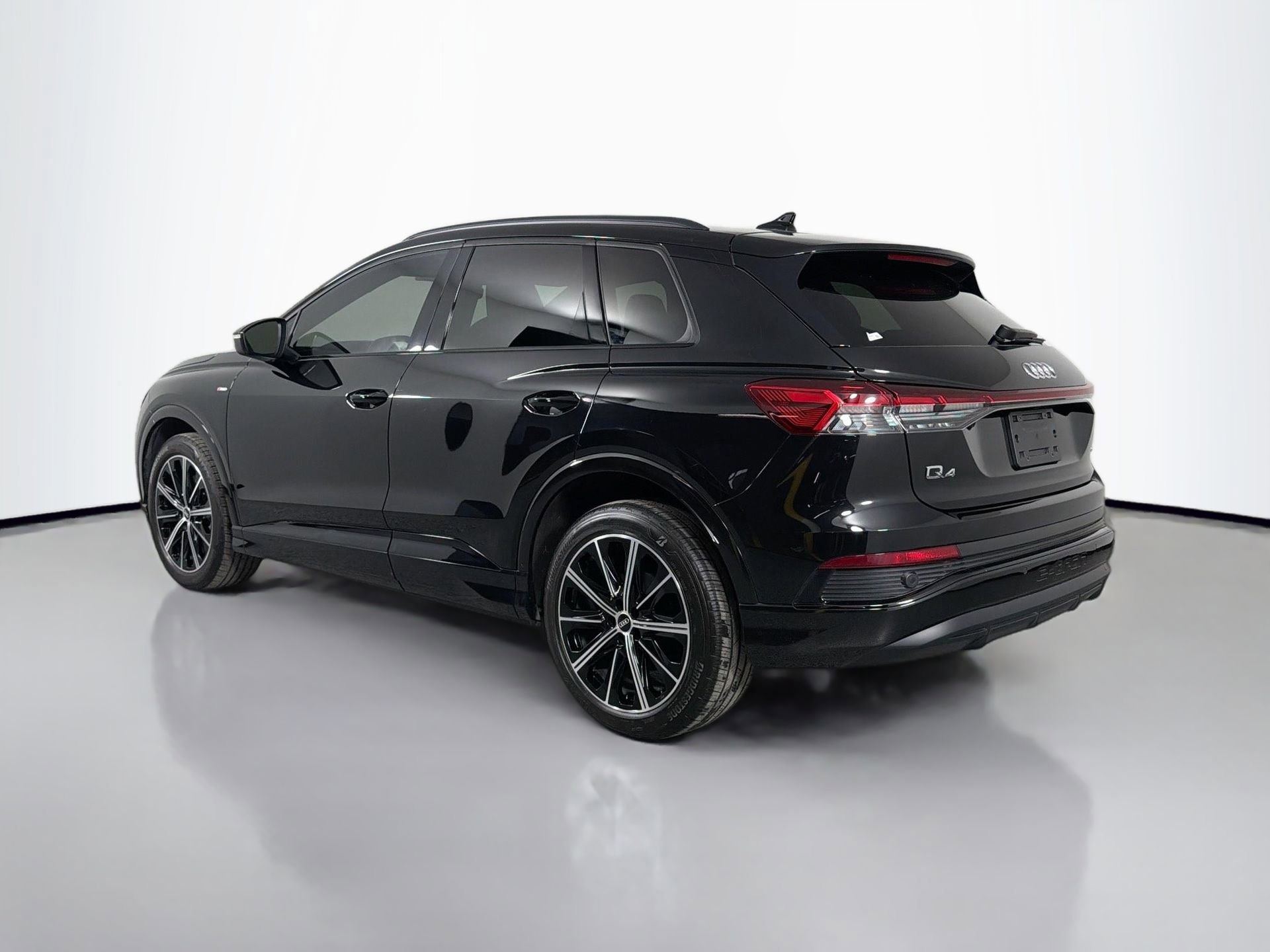 Used 2022 Audi Q4 e-tron Premium Plus image 8