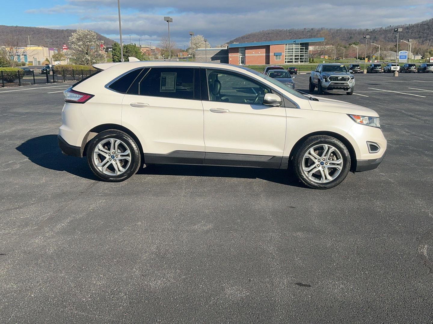 Used 2016 Ford Edge Titanium w/ Equipment Group 301A image 4