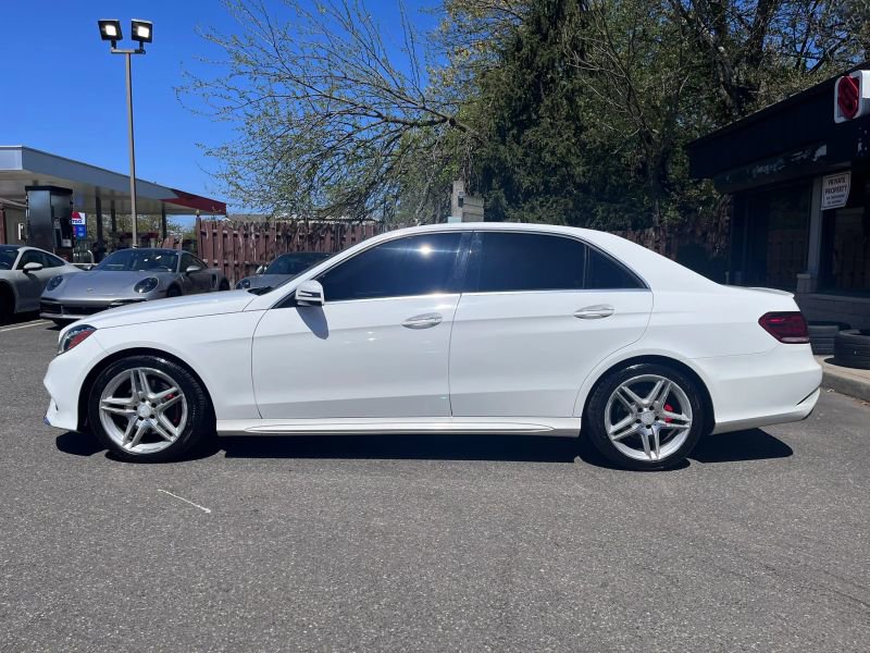 Used 2015 Mercedes-Benz E 400 4MATIC Sedan image 3