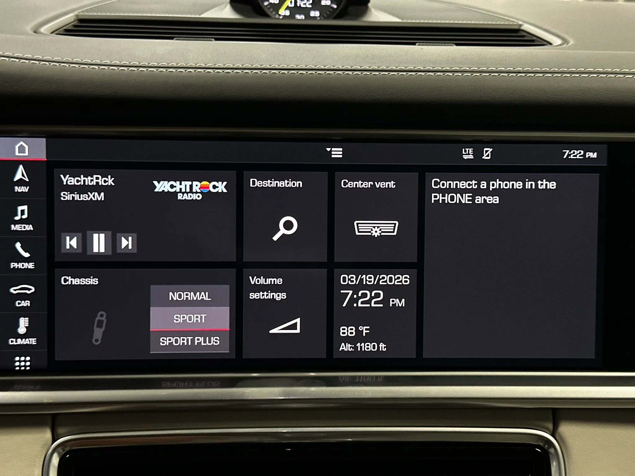 Used 2018 Porsche Panamera 4 w/ Premium Package Plus AWD/4WD image 42