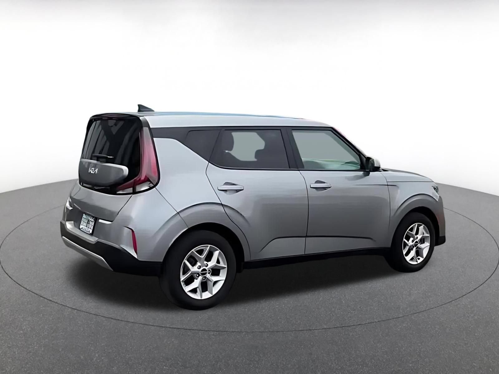 Used 2025 Kia Soul LX w/ LX Technology Package FWD image 11