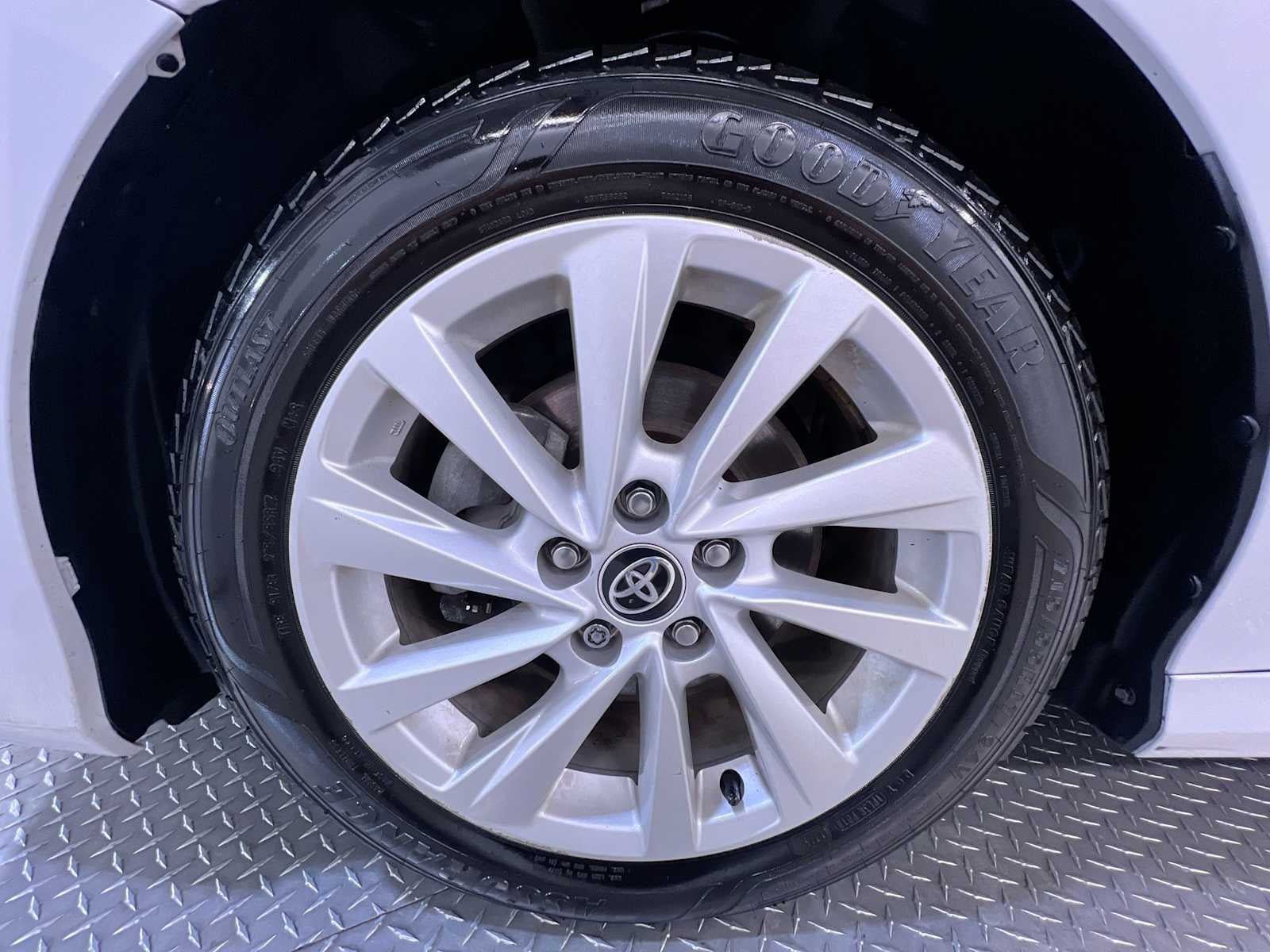 Used 2022 Toyota Camry LE w/ Carpet Mat Package (TMS) AWD/4WD image 10