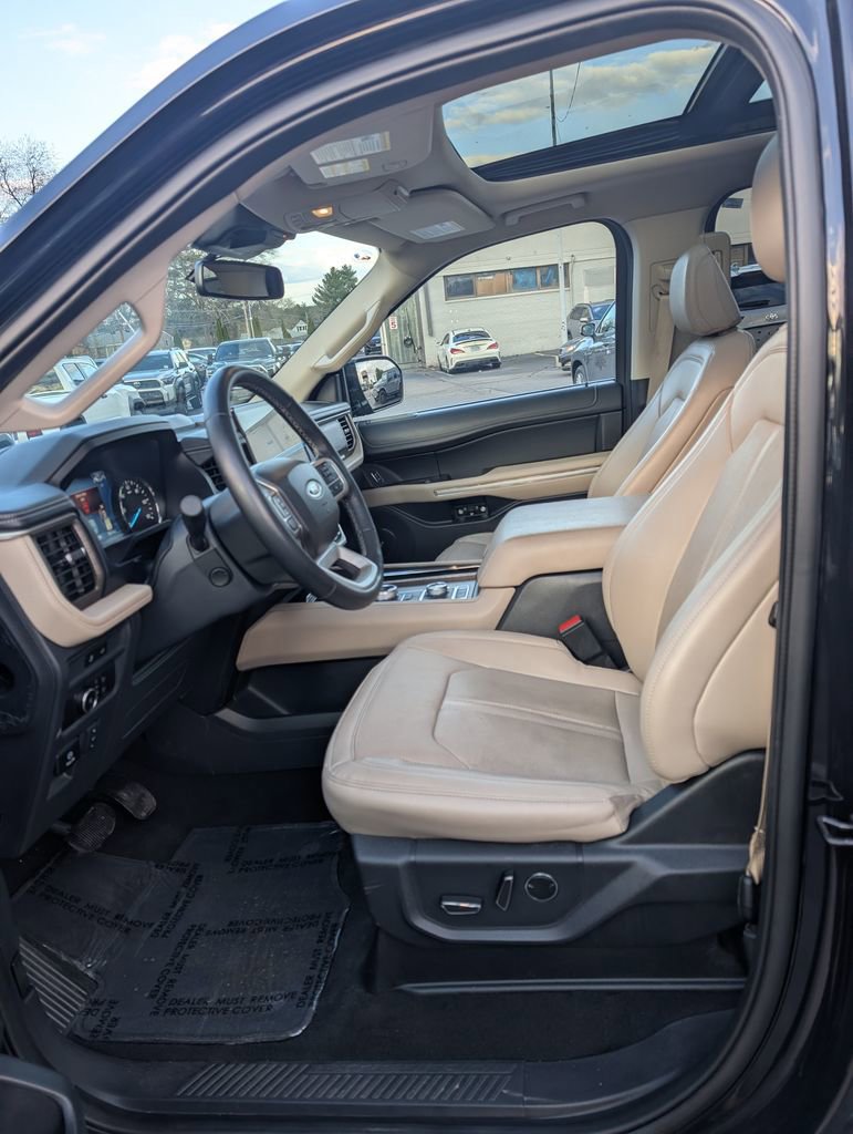 Used 2024 Ford Expedition Limited AWD/4WD image 13