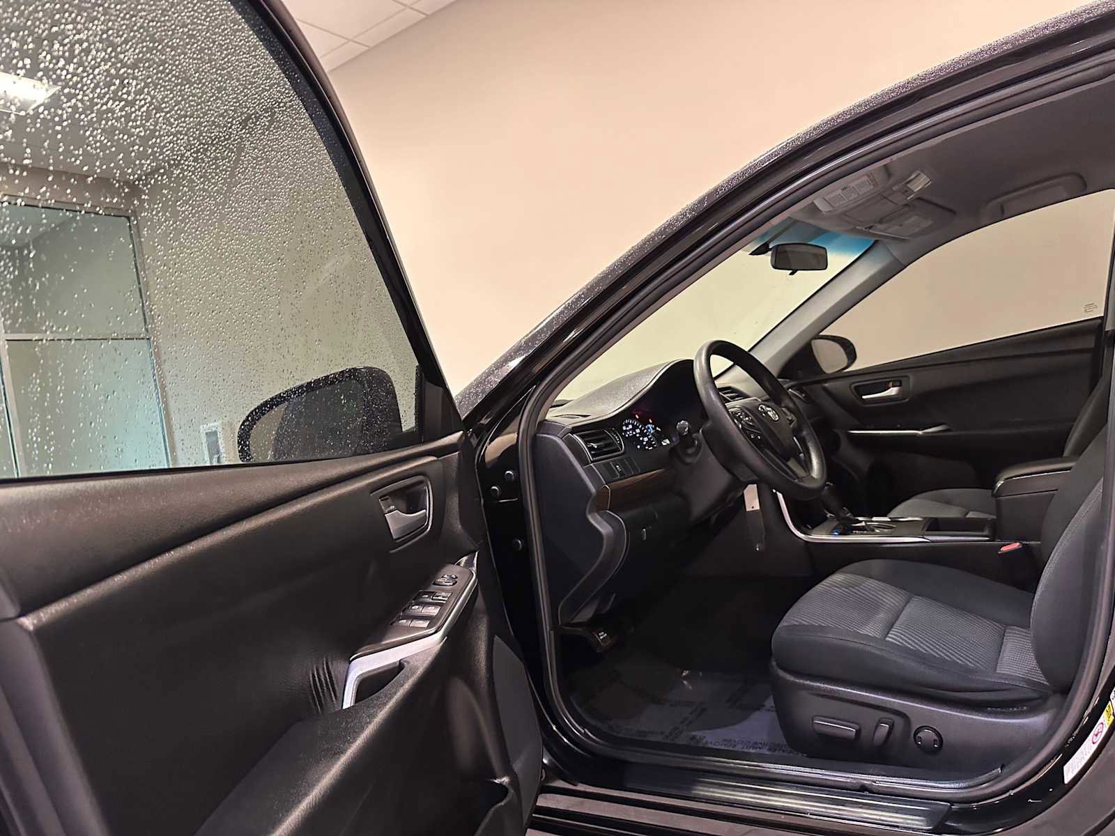 Used 2015 Toyota Camry LE image 20