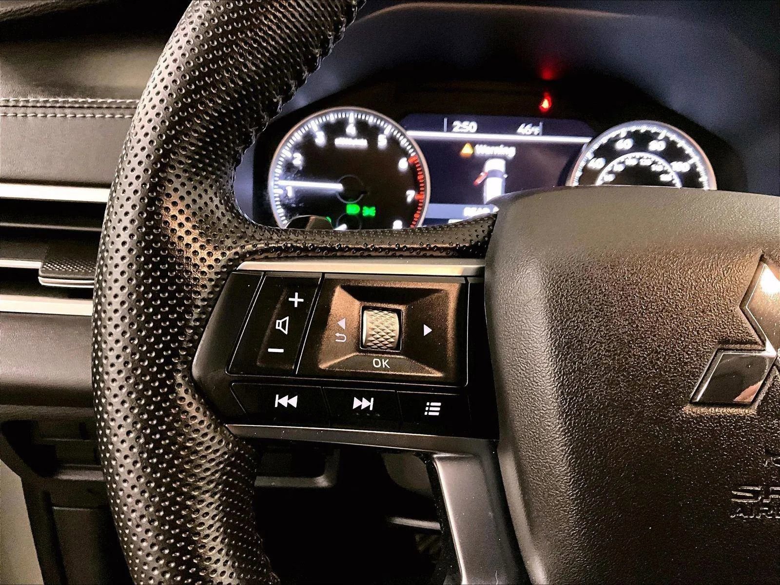 Used 2022 Mitsubishi Outlander SE image 17