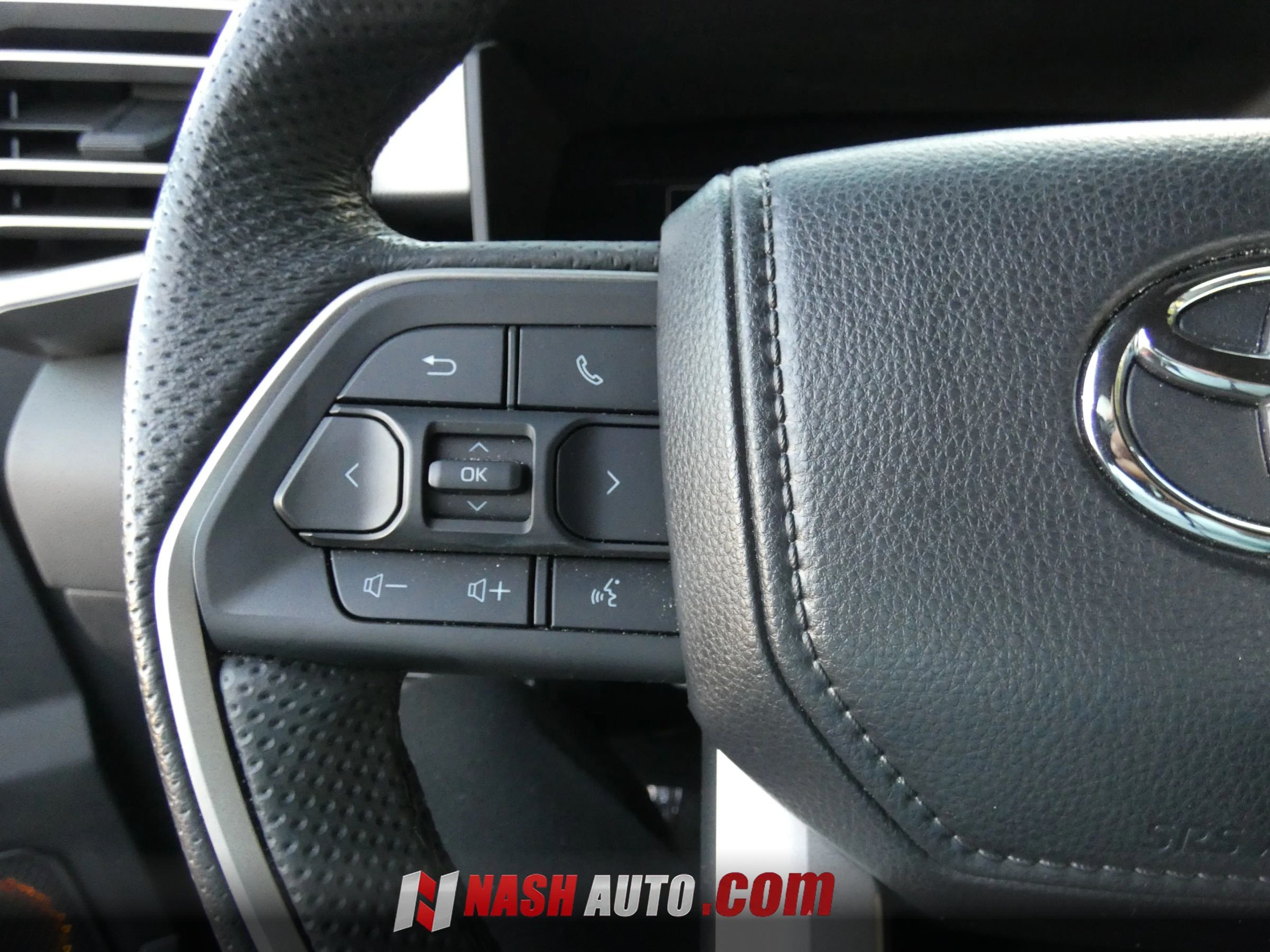 Used 2026 Toyota Tundra Limited AWD/4WD image 70