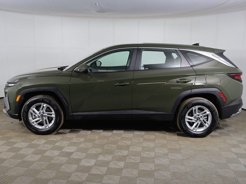 Certified 2025 Hyundai Tucson SE image 11
