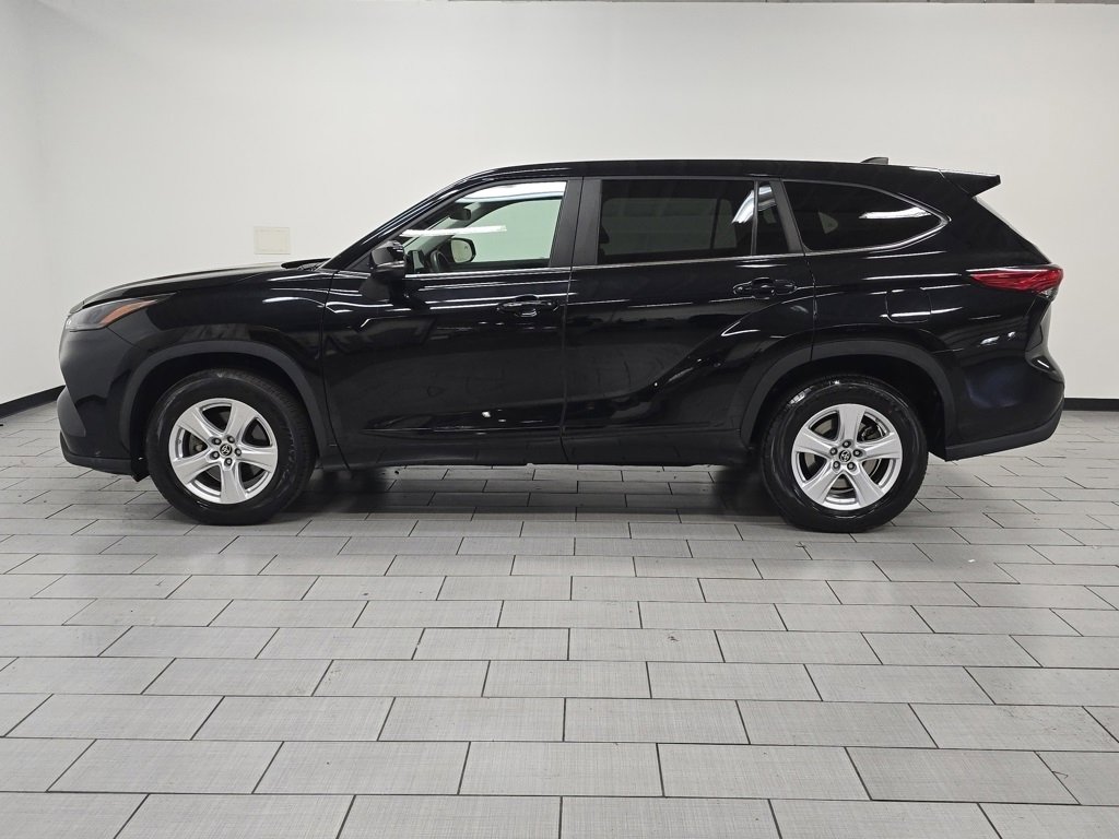 Certified 2023 Toyota Highlander L image 15
