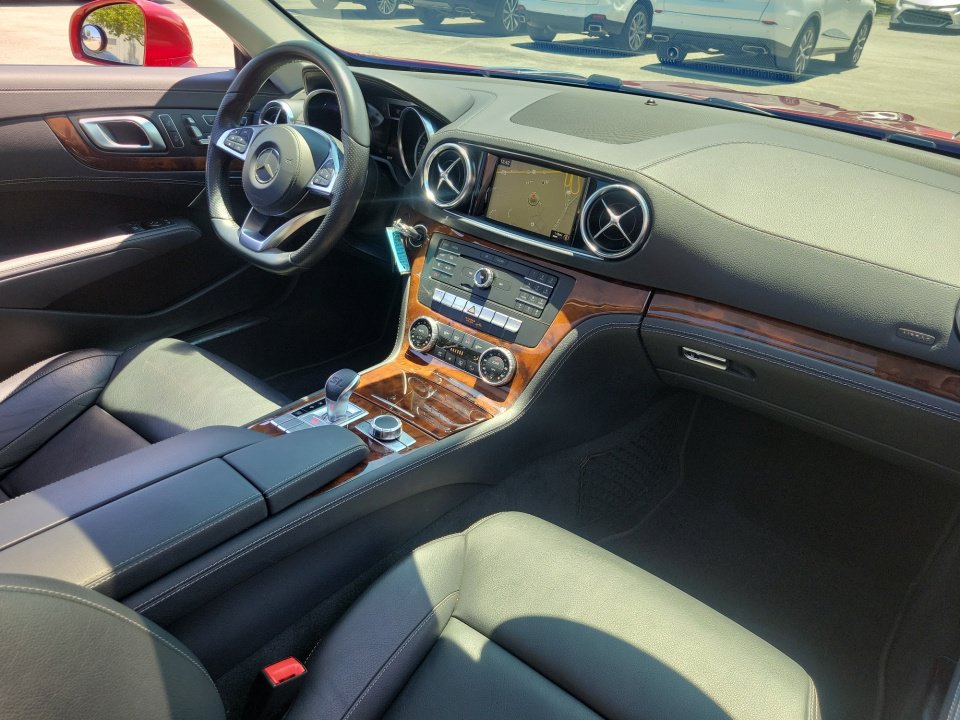 Used 2017 Mercedes-Benz SL 550 image 28