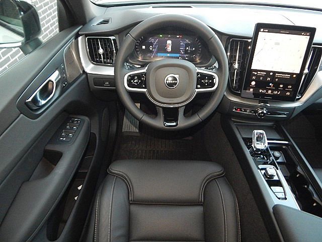 New 2026 Volvo XC60 B5 Ultra w/ Protection Package Premier image 5