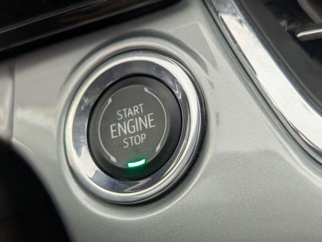 Certified 2025 Chevrolet Trax LT w/ LT Convenience Package FWD image 18