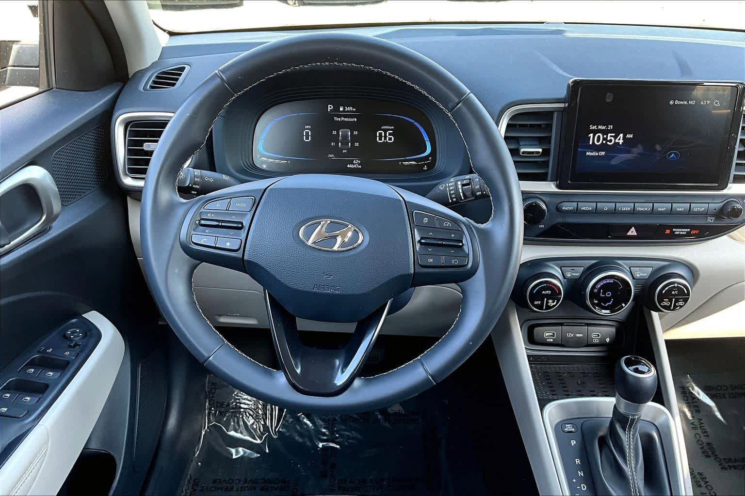 Used 2024 Hyundai Venue Limited FWD image 6