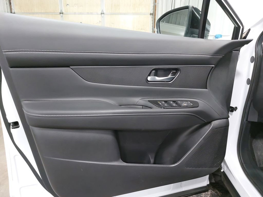 Certified 2025 Nissan Murano SV w/ Cargo Package AWD/4WD image 28