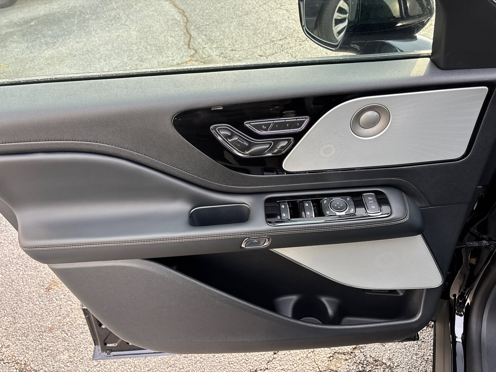 New 2026 Lincoln Aviator Reserve image 11