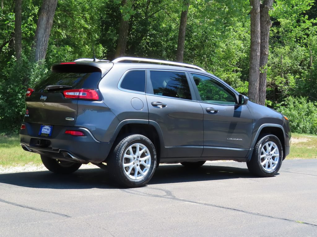 Used 2017 Jeep Cherokee Latitude w/ Comfort/Convenience Group AWD/4WD image 3