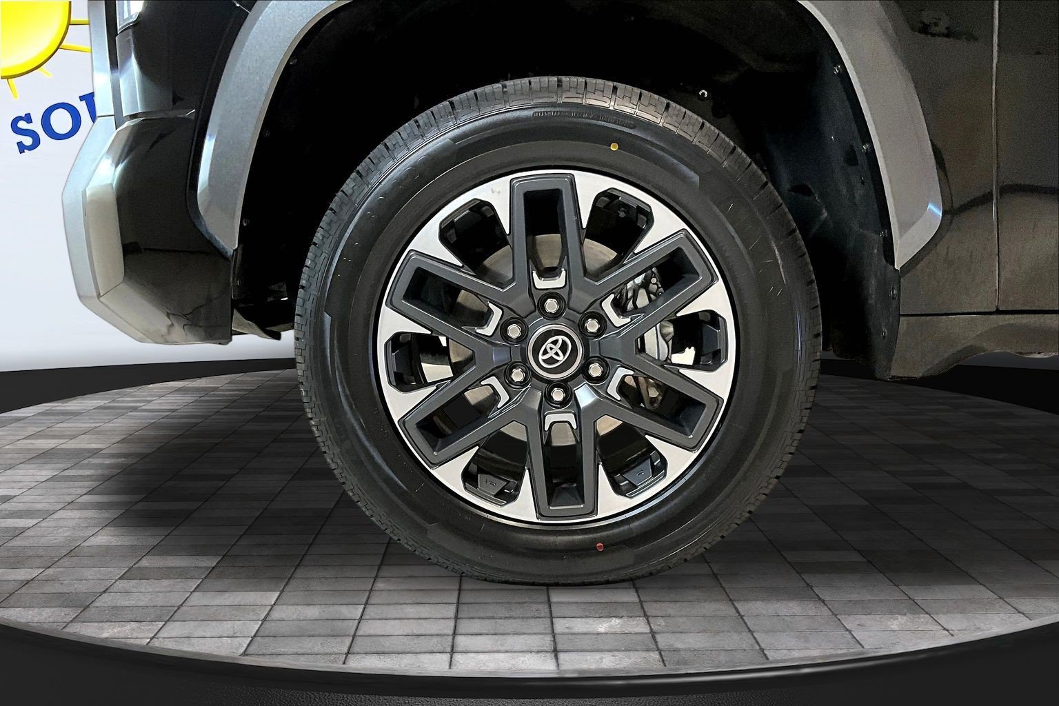Used 2025 Toyota Tundra Limited AWD/4WD image 35