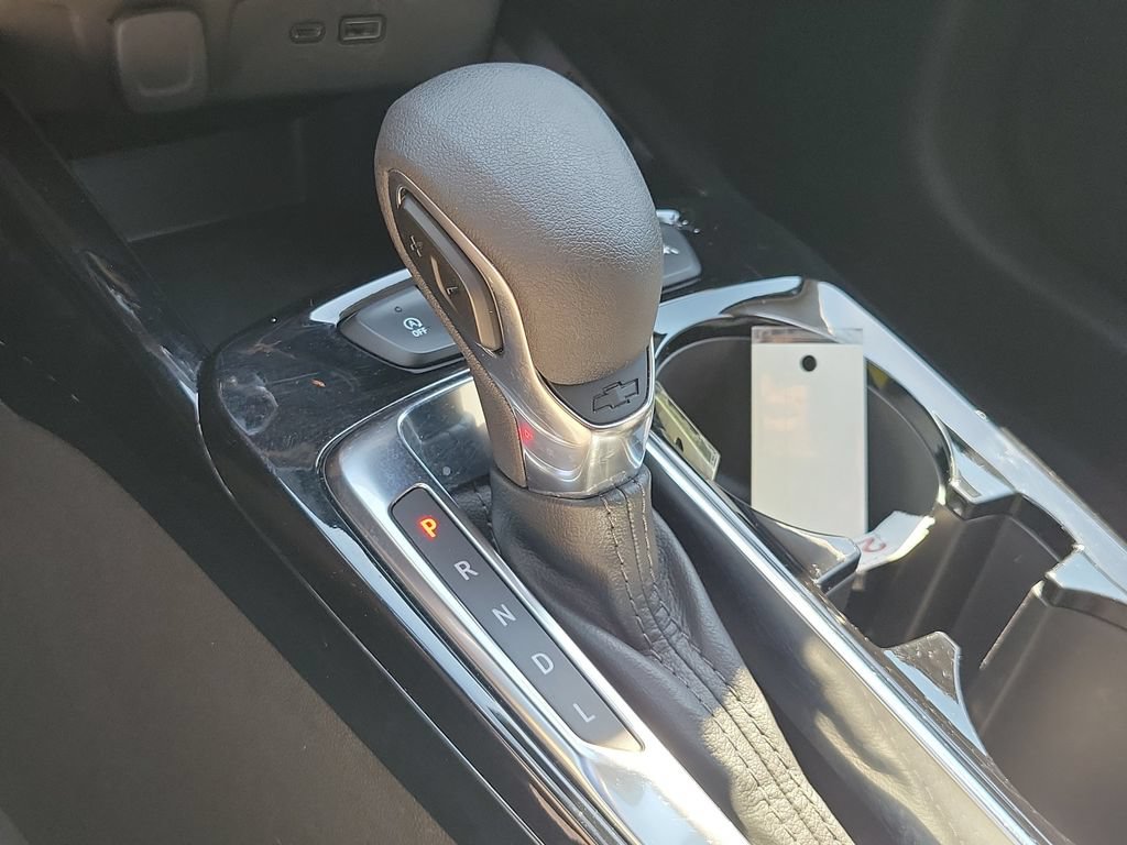 Used 2025 Chevrolet Trax LT FWD image 34