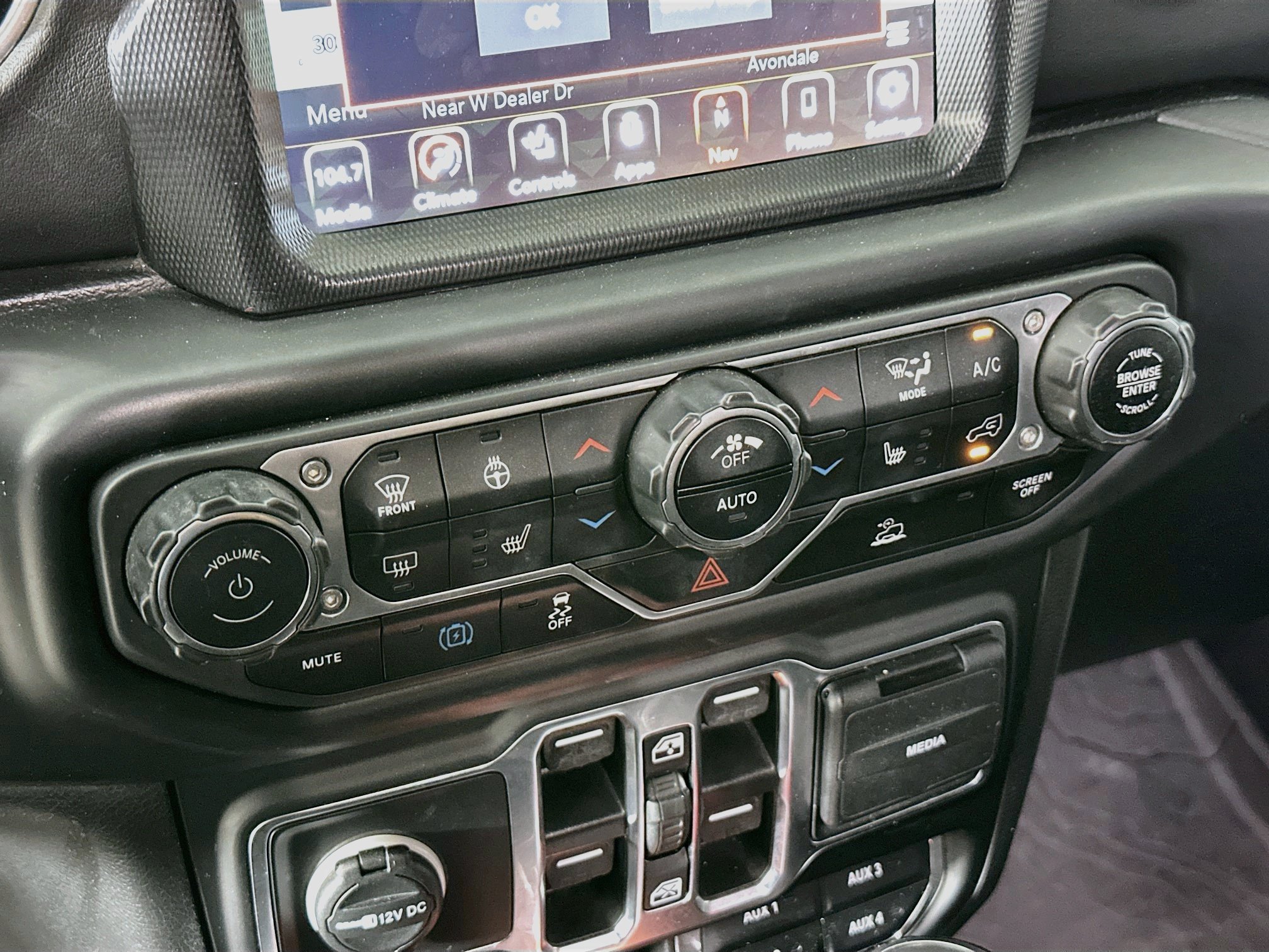 Used 2023 Jeep Wrangler Unlimited Sahara w/ Cold Weather Group AWD/4WD image 23