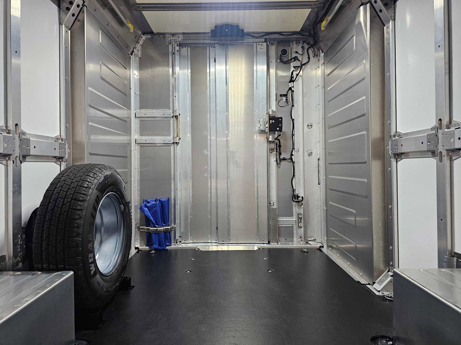 Used 2025 Chevrolet Brightdrop 400 image 16