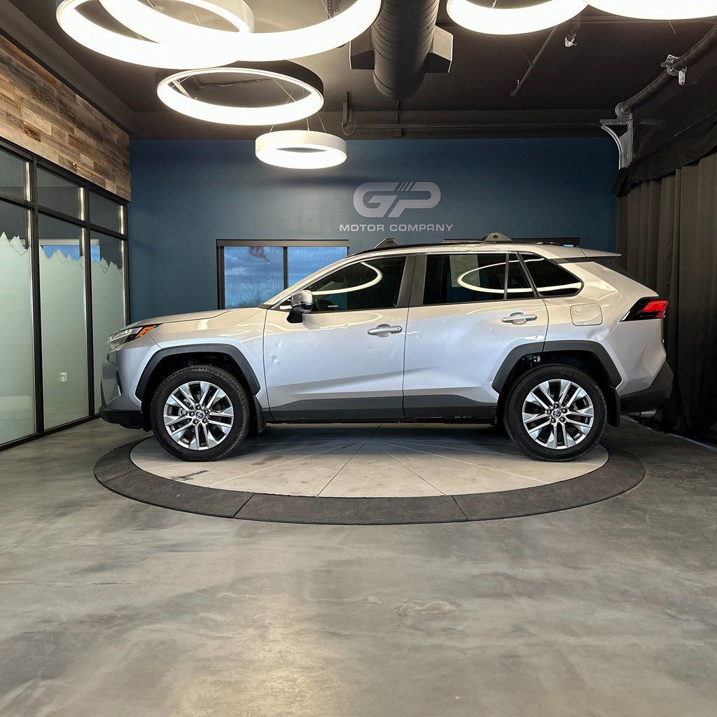 Used 2023 Toyota RAV4 XLE Premium image 6