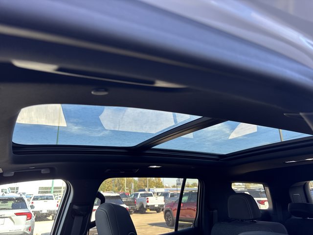 New 2026 Chevrolet Traverse LT w/ Enhanced Driving Package image 19