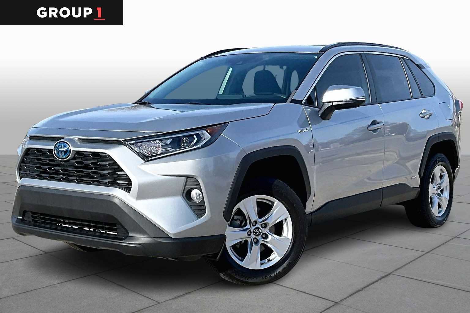Used 2020 Toyota RAV4 XLE image 1