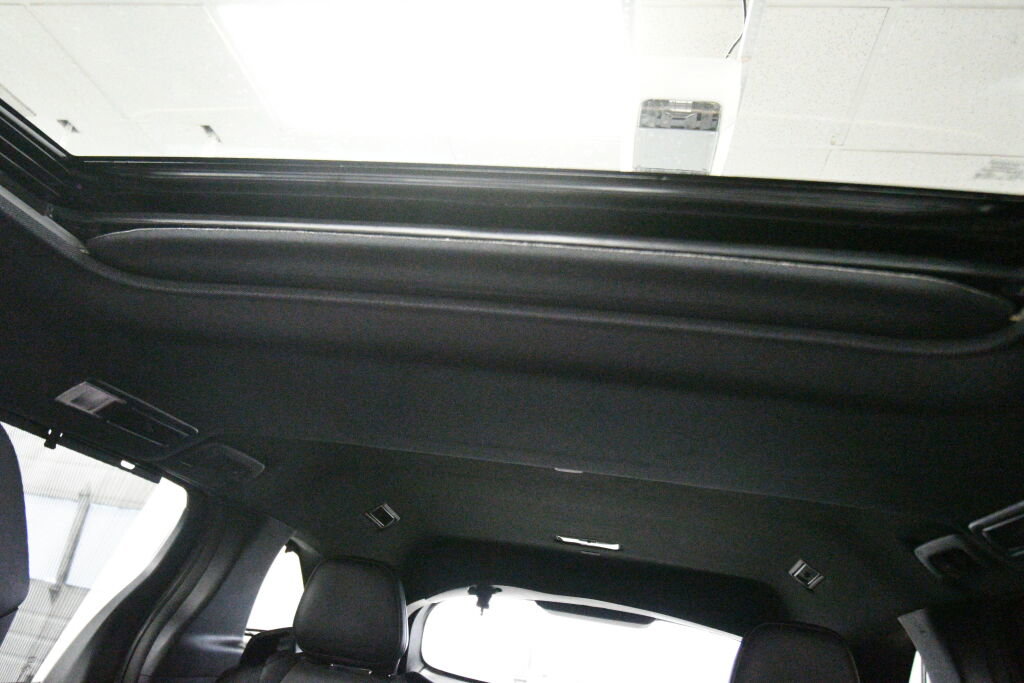 Used 2025 Toyota Sienna Platinum AWD/4WD image 20