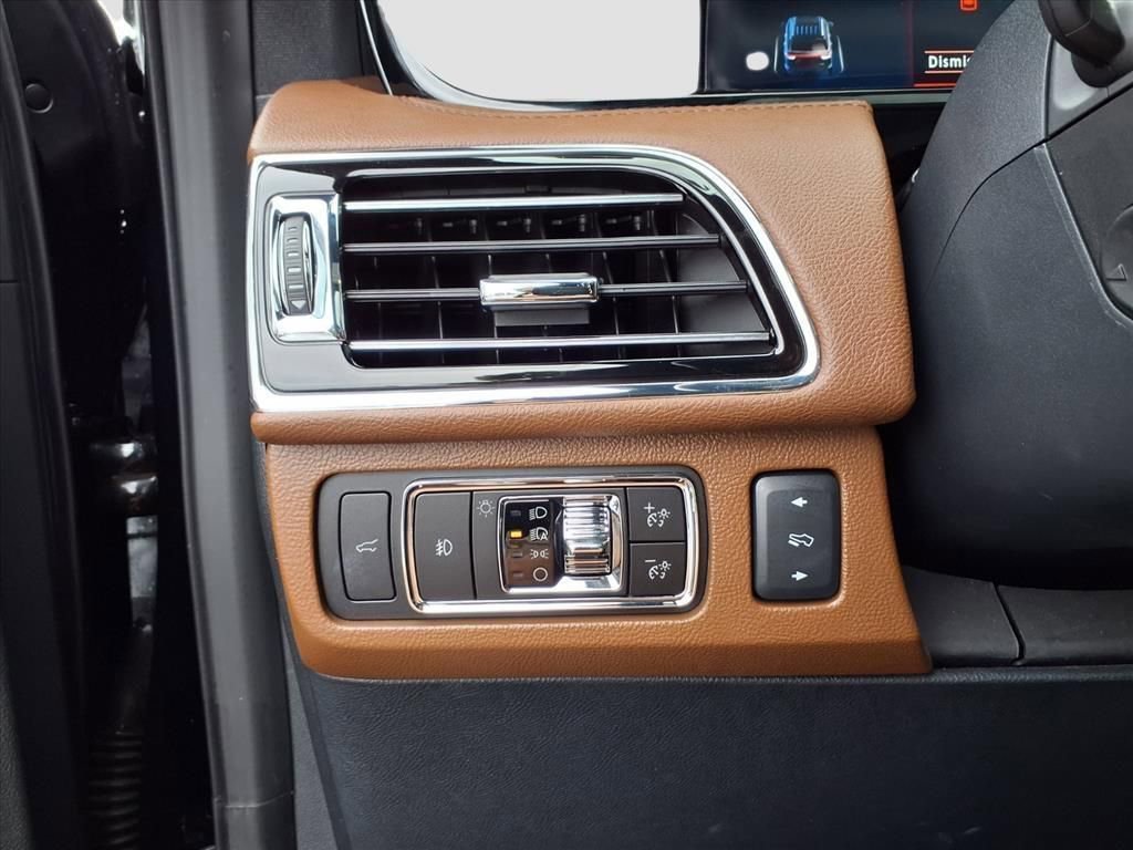 Used 2023 Lincoln Navigator L Reserve image 18