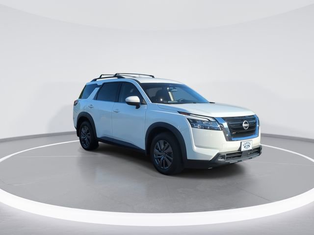 Used 2022 Nissan Pathfinder SV AWD/4WD image 2