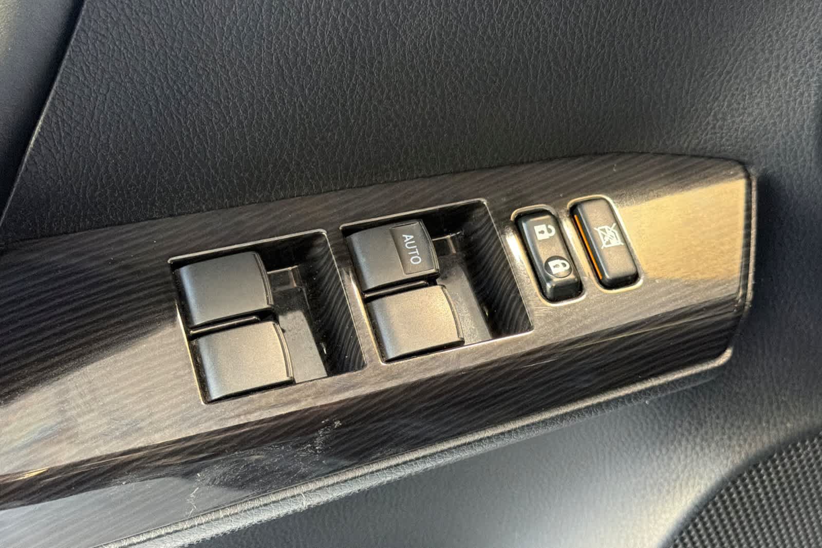 Used 2018 Toyota RAV4 SE w/ Power Extra Value Package FWD image 13