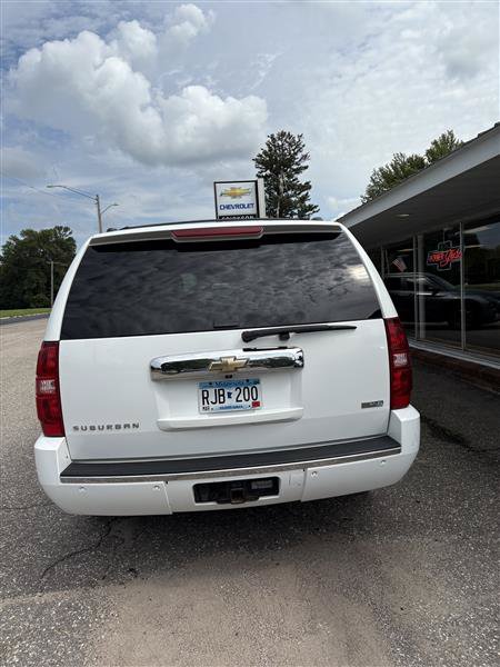 Used 2009 Chevrolet Suburban LTZ AWD/4WD image 4