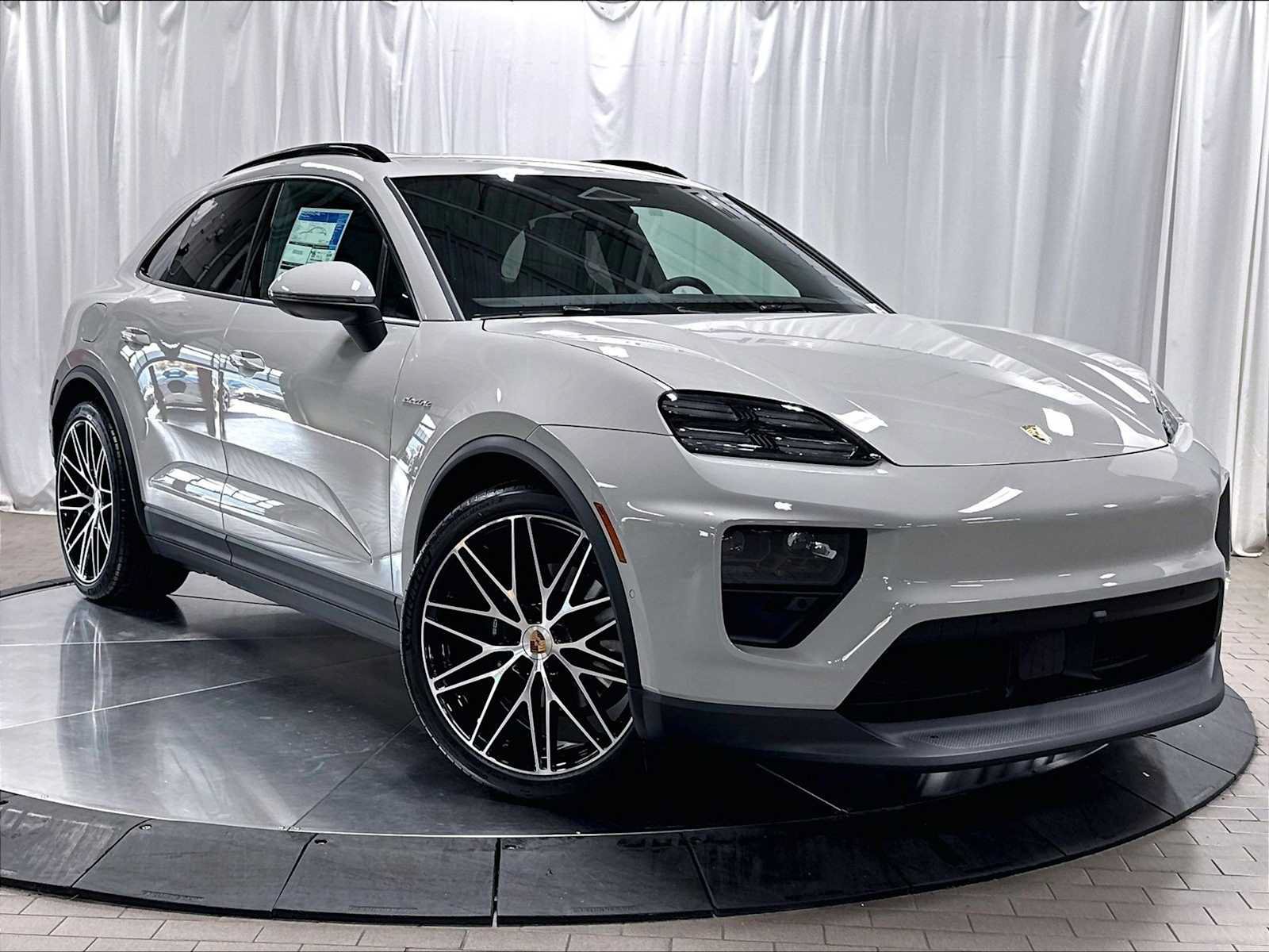 New 2026 Porsche Macan 4 Electric AWD/4WD image 9