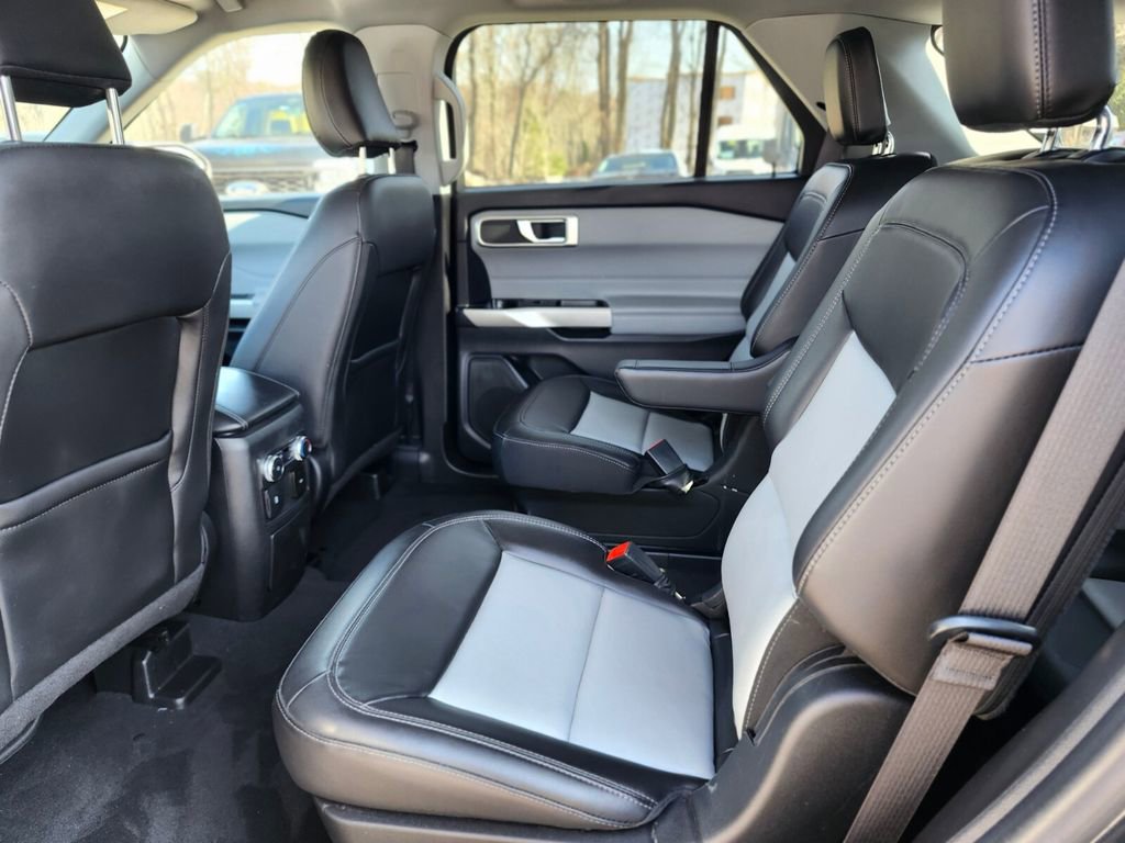 Certified 2022 Ford Explorer XLT w/ Equipment Group 202A image 16