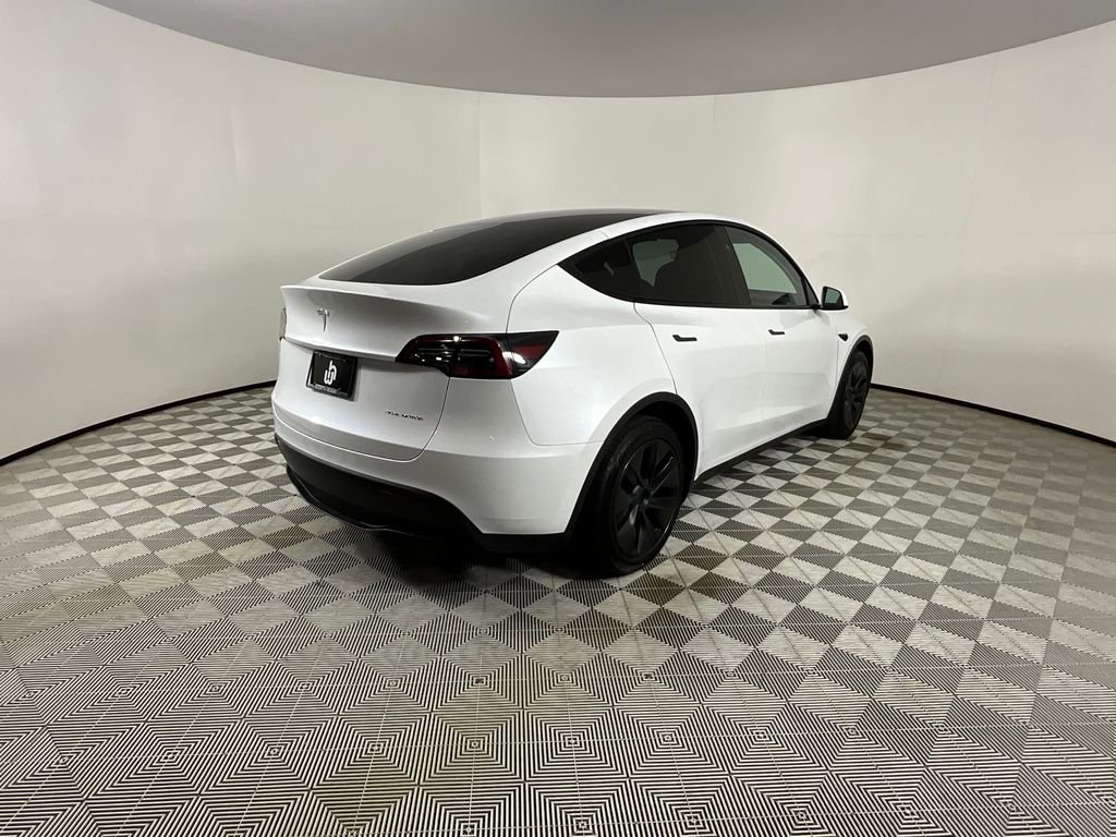 Used 2024 Tesla Model Y Long Range AWD/4WD image 4