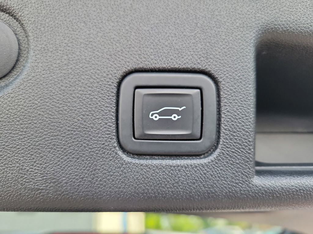 Used 2019 Chevrolet Equinox LT FWD image 12