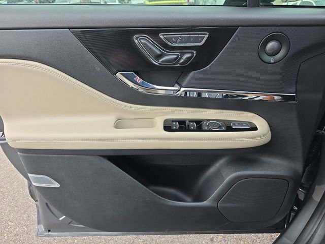 Used 2025 Lincoln Corsair Reserve w/ Equipment Group 202A image 23