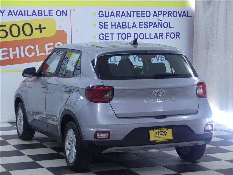 Used 2021 Hyundai Venue SE FWD image 4