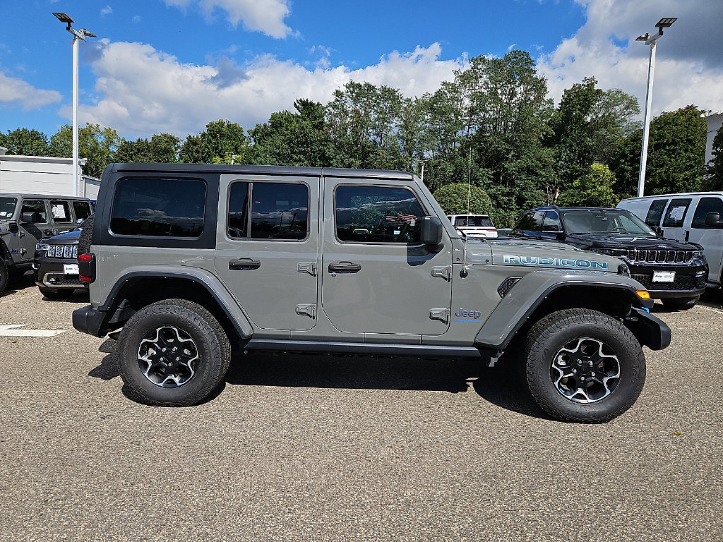Used 2023 Jeep Wrangler Unlimited Rubicon 4xe w/ Cold Weather Group AWD/4WD image 8