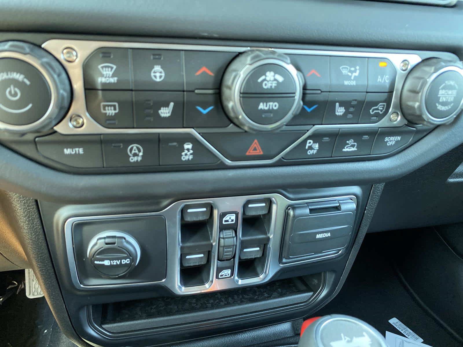 New 2026 Jeep Wrangler Unlimited Sahara AWD/4WD image 13