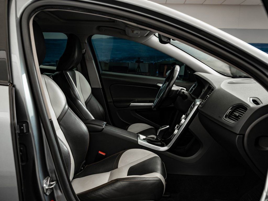 Used 2018 Volvo S60 T5 Cross Country Platinum image 23