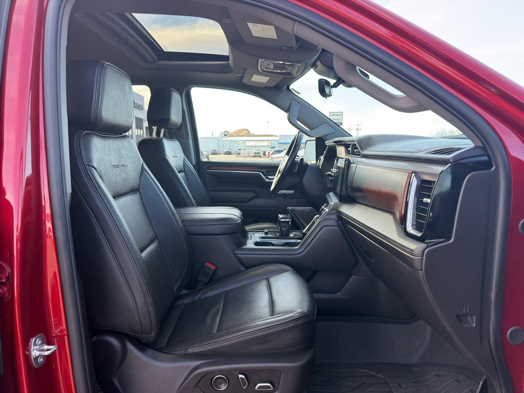 Used 2024 GMC Sierra 1500 Denali w/ Technology Package AWD/4WD image 8
