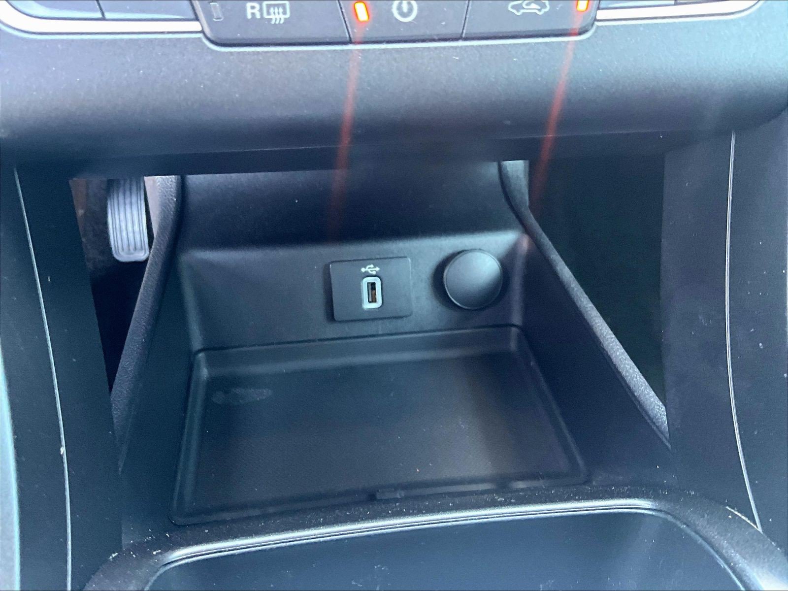 Used 2018 Ford Fusion SE w/ Equipment Group 201A FWD image 16