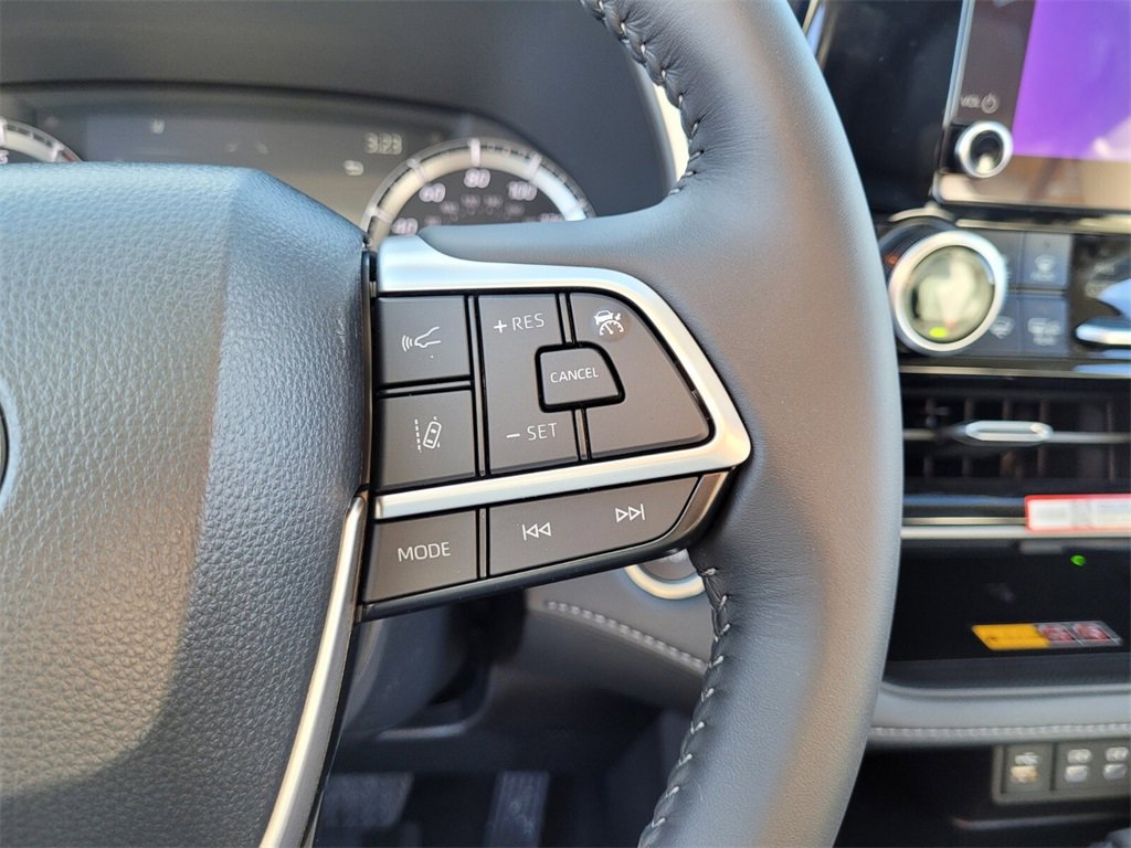 New 2026 Toyota Highlander XLE image 24