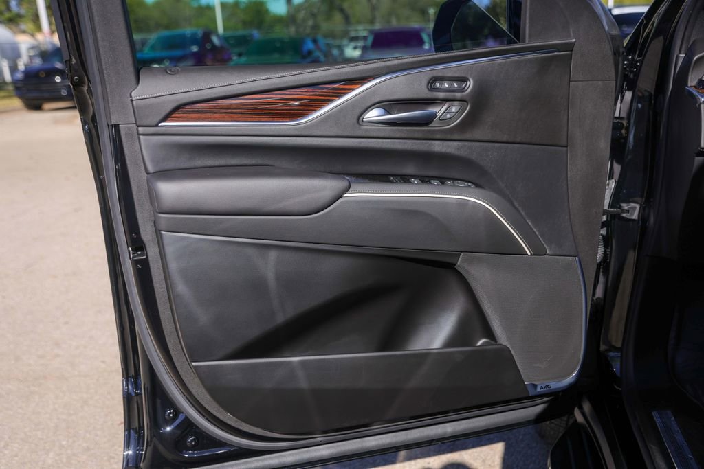 Used 2022 Cadillac Escalade Premium Luxury image 25