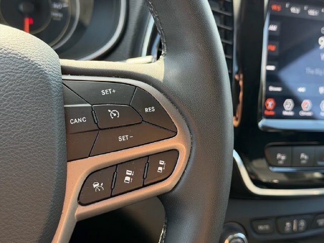 Used 2022 Jeep Cherokee Limited AWD/4WD image 22