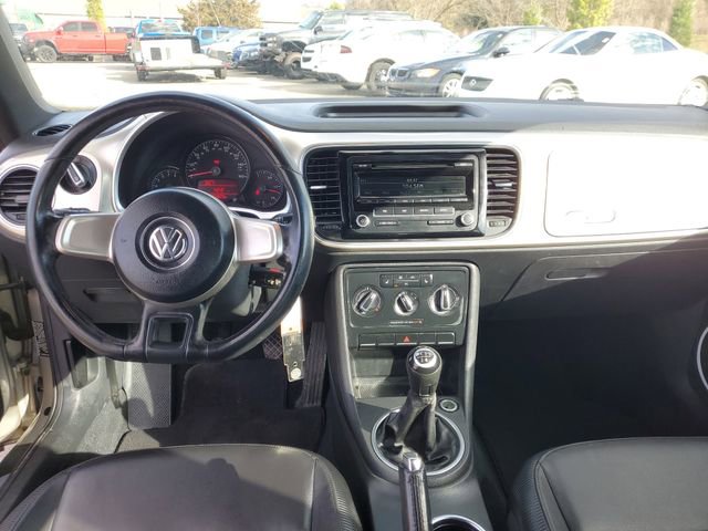 Used 2012 Volkswagen Beetle 2.5 image 24