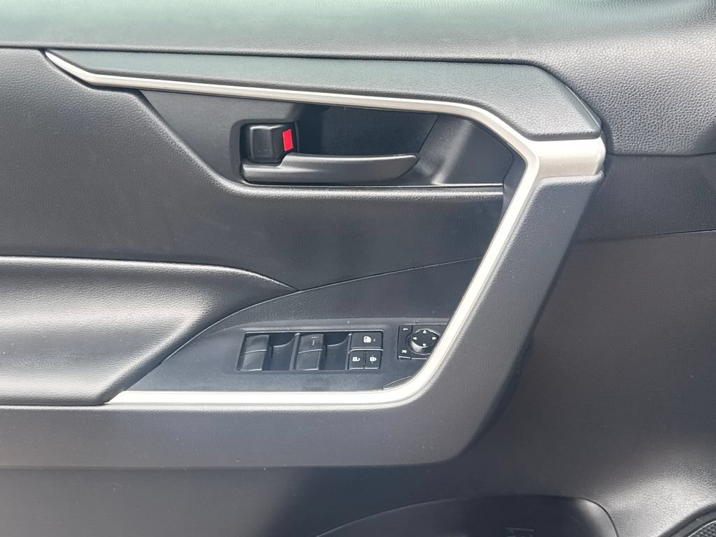 Used 2019 Toyota RAV4 LE w/ All Weather Liner Package AWD/4WD image 31