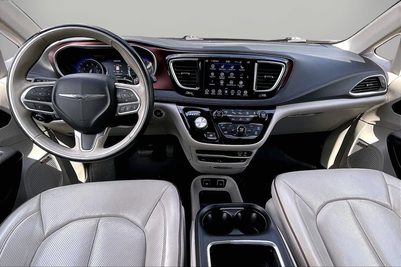 Certified 2018 Chrysler Pacifica Limited w/ Advanced Safetytec Group FWD image 16
