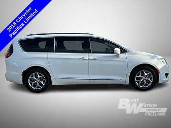 Used 2018 Chrysler Pacifica Limited w/ Tire & Wheel Group image 3